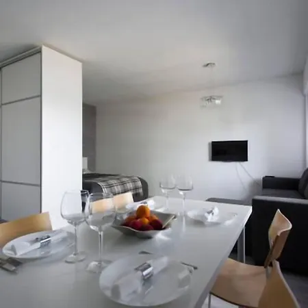 Seaside Downtown With Private Parking *