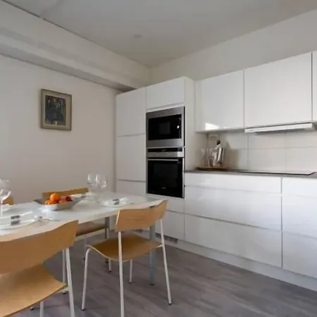 Seaside Downtown With Private Parking Helsingfors