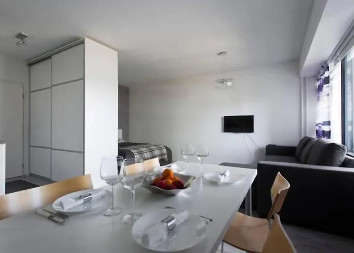 Seaside Downtown With Private Parking *